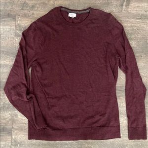 Burgundy men’s crewneck sweater